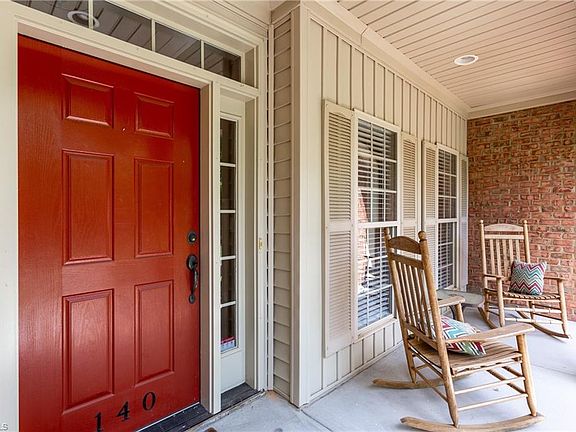 3rd image of 140 Scarlet Oak Ct