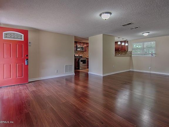 5th image of 2132 Barry Dr S