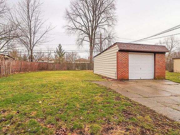 3rd image of 11112 Blossom Ave