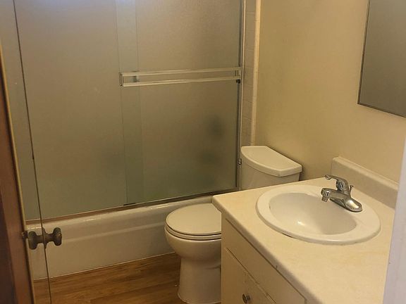 3rd image of 225 Lometa Ave #9