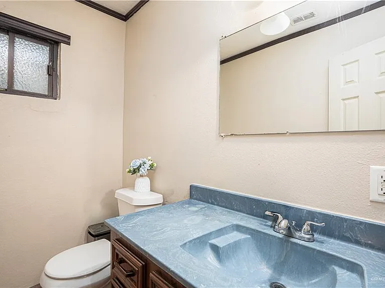 200 S Bentsen Rd — Photo 15