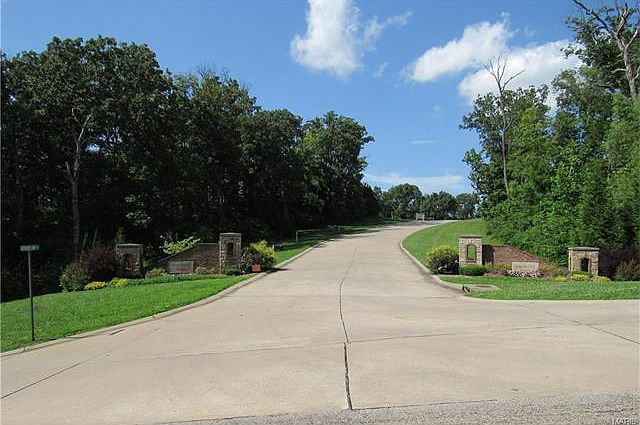 2nd image of 768 Southern Hills Trl