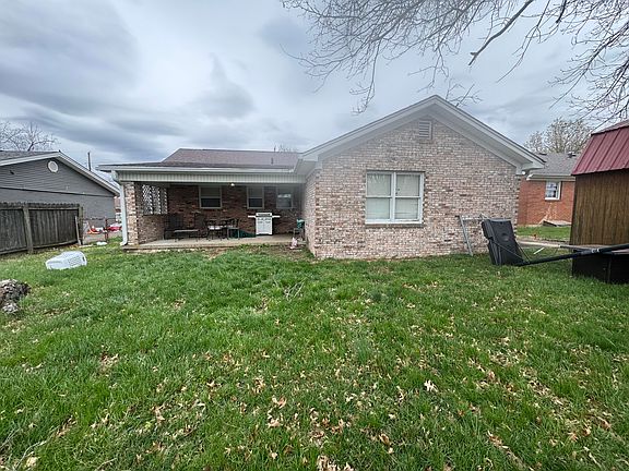 3rd image of 214 Magnolia Dr