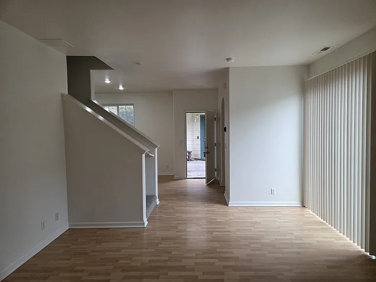 1627 Riley Ln — Photo 7