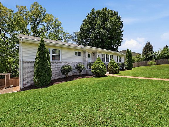3rd image of 618 Highview Dr