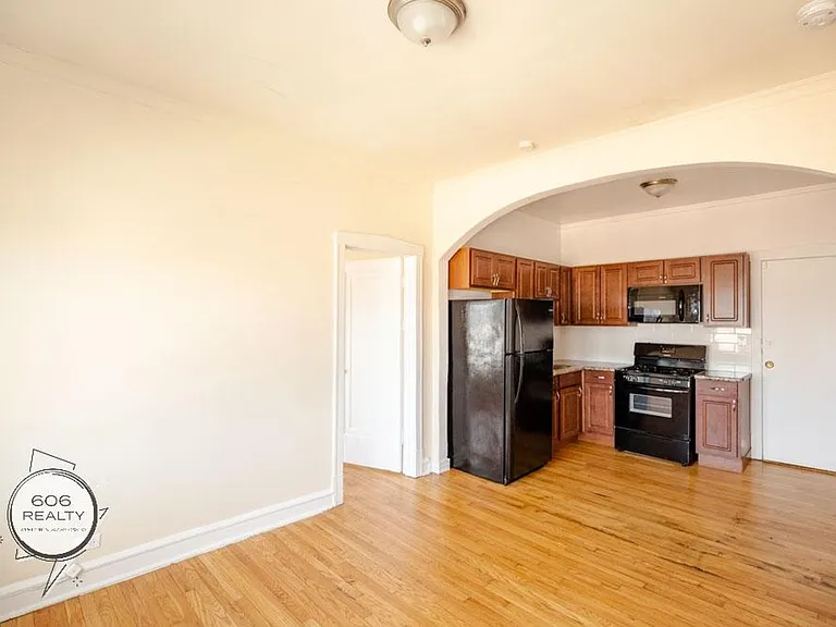 2208 S 57th Ave #10 — Photo 5