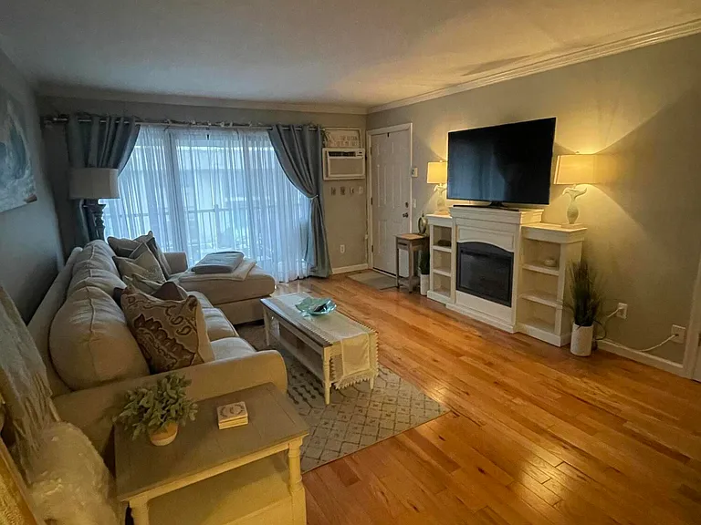 330 Shore Dr #24 — Photo 3
