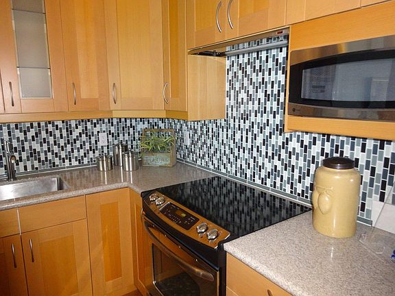 5th image of 808 Laurel Ave APT 302