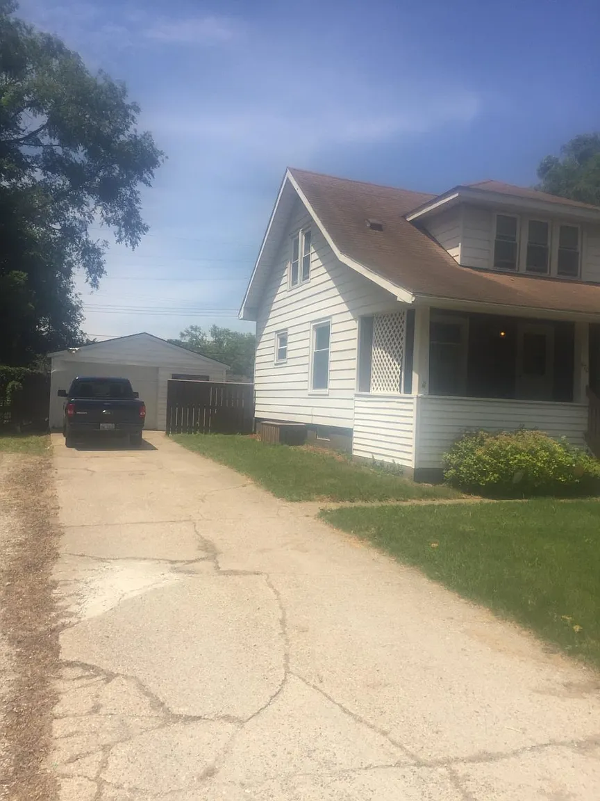 470 Greenlawn St photo 1