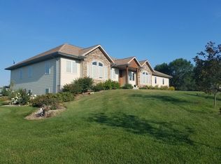 24 Fairway Dr, Wahoo, NE 68066