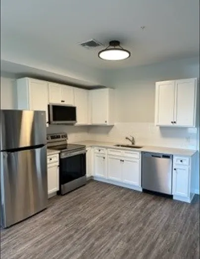 135 Waterman Ave #22 — Photo 4