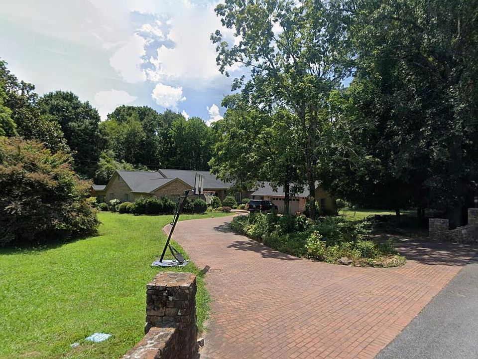 1st image of 165 Green Meadow Dr