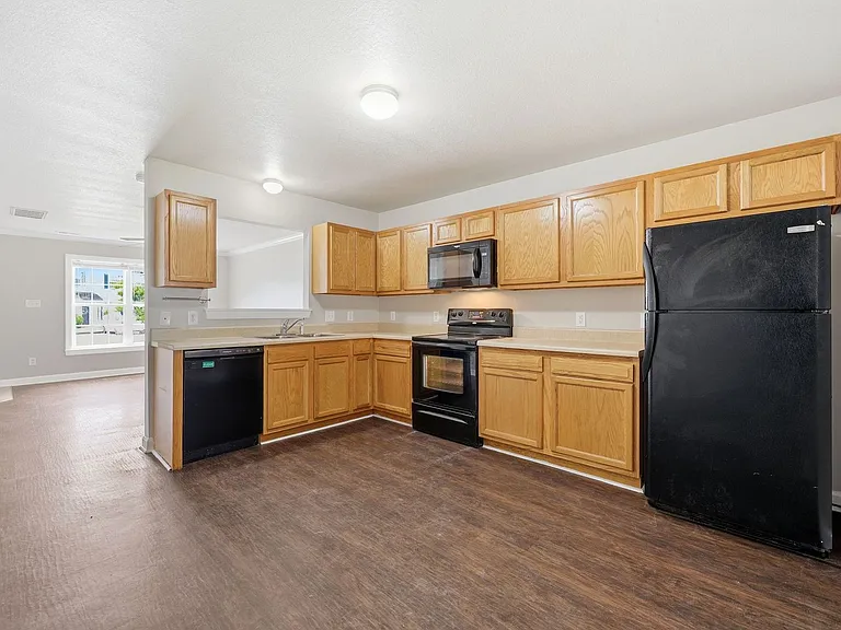 404 Springwood Dr — Photo 10