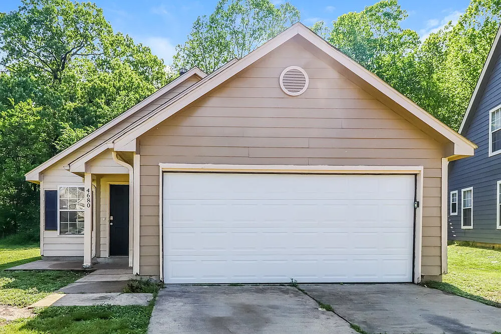 3 bed, 2.0 bath, 1499 sqft, $1,455 — Photo 1