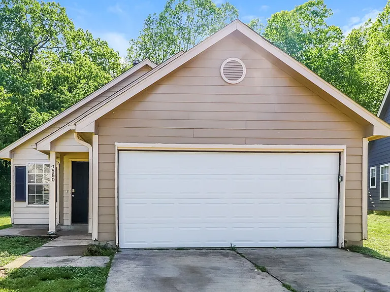 4680 Waterfront Oak Dr — Photo 1
