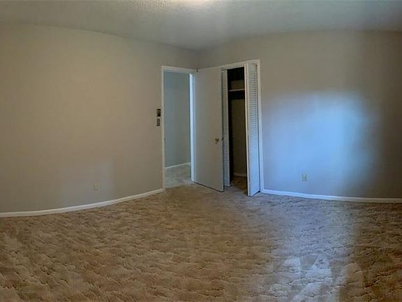5th image of 506 Barberry Heights Dr