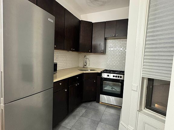 3rd image of 122 E 91st St APT 3A
