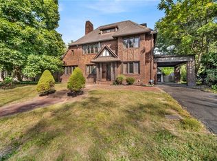 12699 Cedar Rd, Cleveland Heights, OH 44106