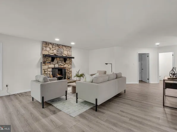 49 Oak Ridge Dr, Voorhees, NJ 08043