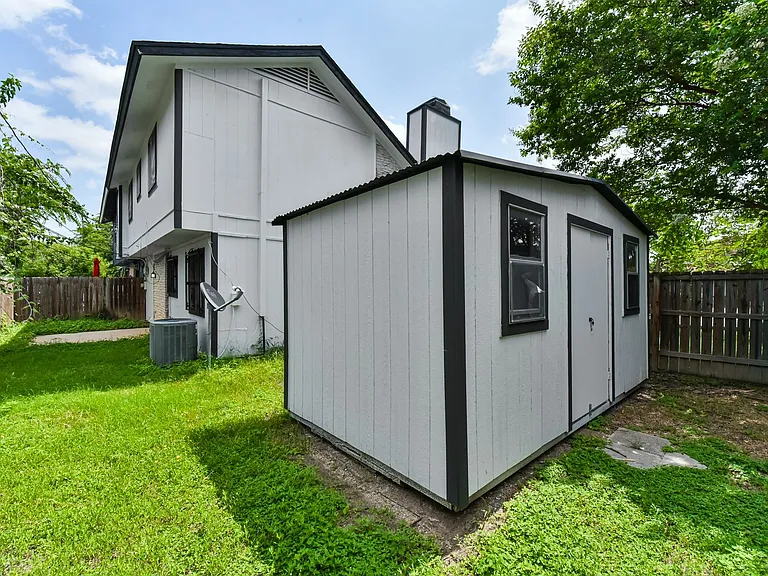 1141 Royal Crest Dr — Photo 6