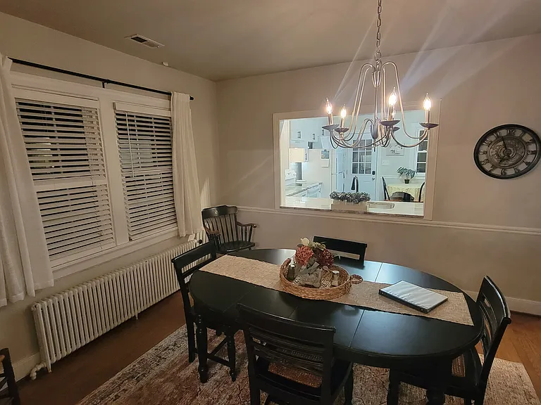 Dining room.