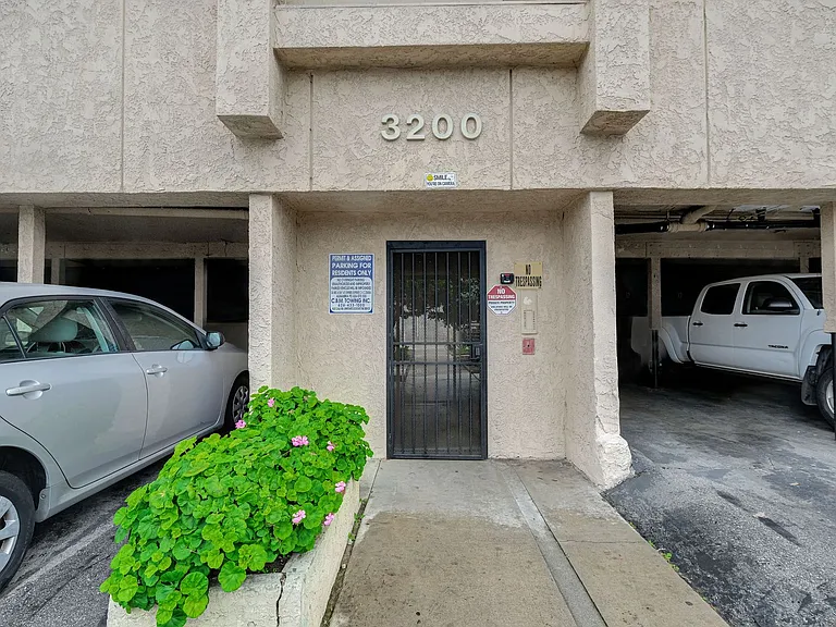 Ramona Garden Apartments — Photo 12