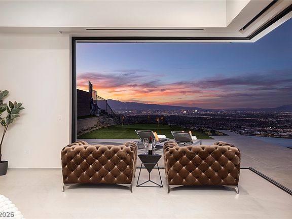 3rd image of 563 Grand Rim Dr