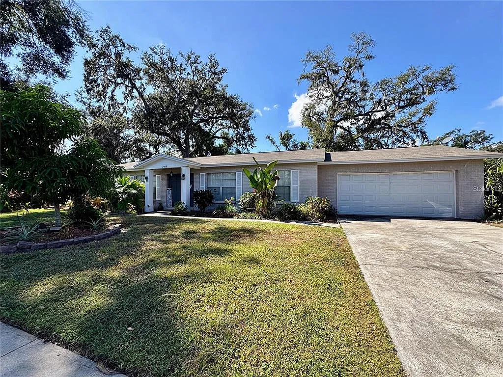 3 bed, 2.0 bath, 1645 sqft, $2,300 — Photo 1