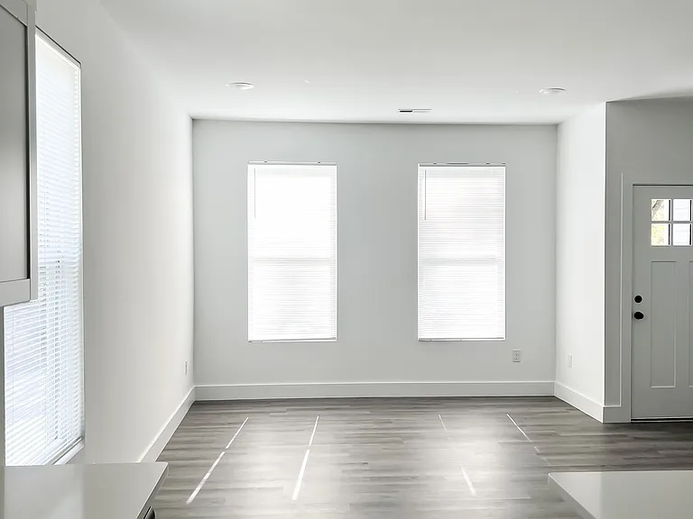 634 W Fairmont Ave — Photo 9