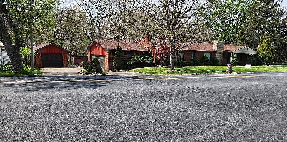 1st image of 801 Oakwood Rd