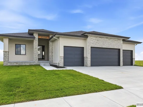 10316 S 212th St, Gretna, NE 68028
