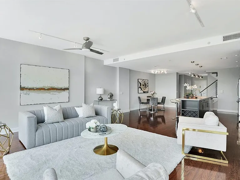 100 Thompson Ln #4D — Photo 6