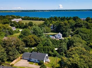 222 Peckham Ave, Middletown, RI 02842
