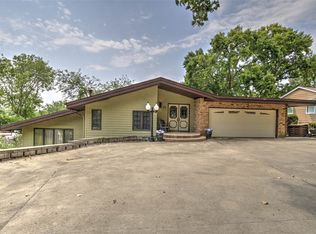 77 Oak Ridge Dr, Decatur, IL 62521