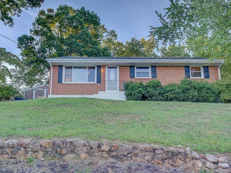 1st image of 4833 Autumn Ln NW