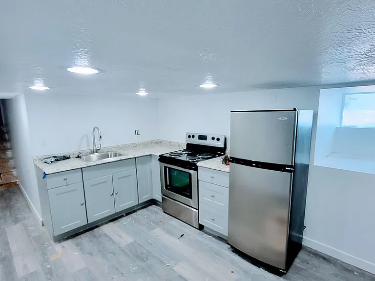 184 W Center St #B — Photo 5