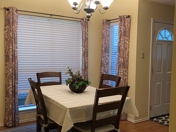 5th image of 4734 Woodford St