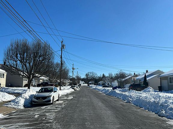 4th image of 93 Elton Ave