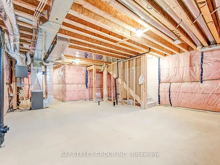 149 Wilmot Rd N — Photo 31