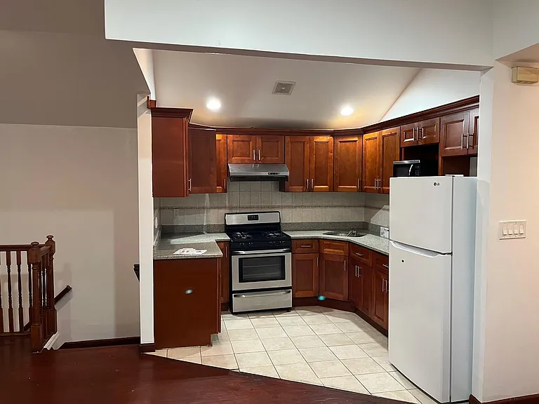 107 0 Van Wyck Service Rd #2 — Photo 10