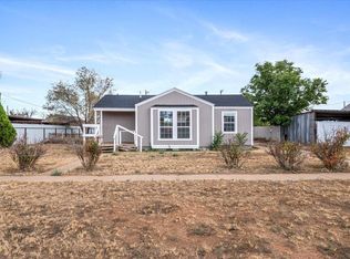 1105 15th St, Seagraves, TX 79359