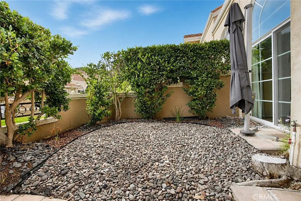 2 bed, 2.5 bath, 1287 sqft, $3,800 — Photo 4