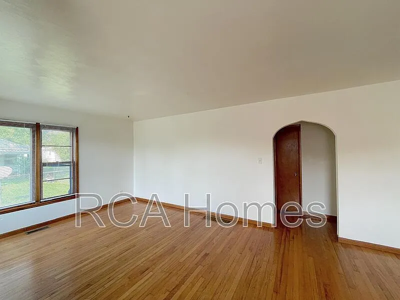 2 bed, 1.0 bath, $1,100 — Photo 3