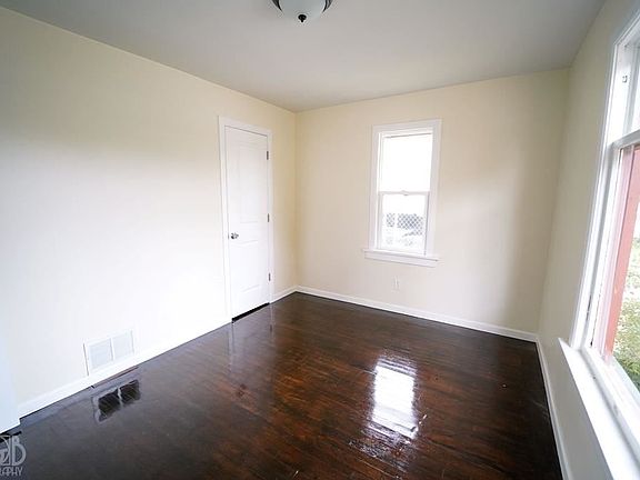 5th image of 1819 W 12th St