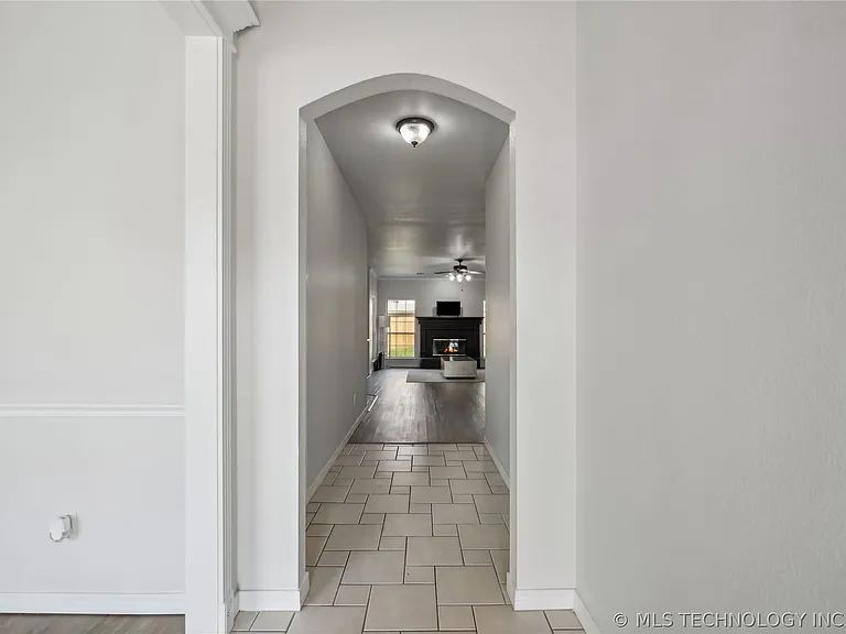 4308 W Broadway Ave N — Photo 3