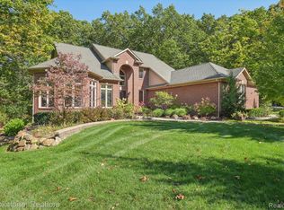 5947 Blackberry Ln, Clarkston, MI 48348