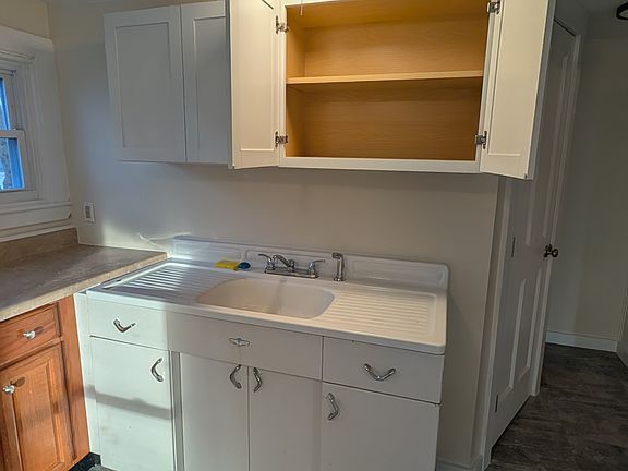 Kitchen (new cabinets)