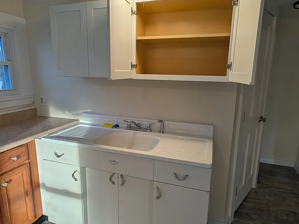 Kitchen (new cabinets)