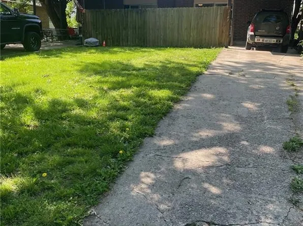 9145 W 83rd St, Overland Park, KS 66204
