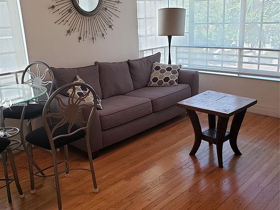 2nd image of 936 Pennsylvania Ave APT 201